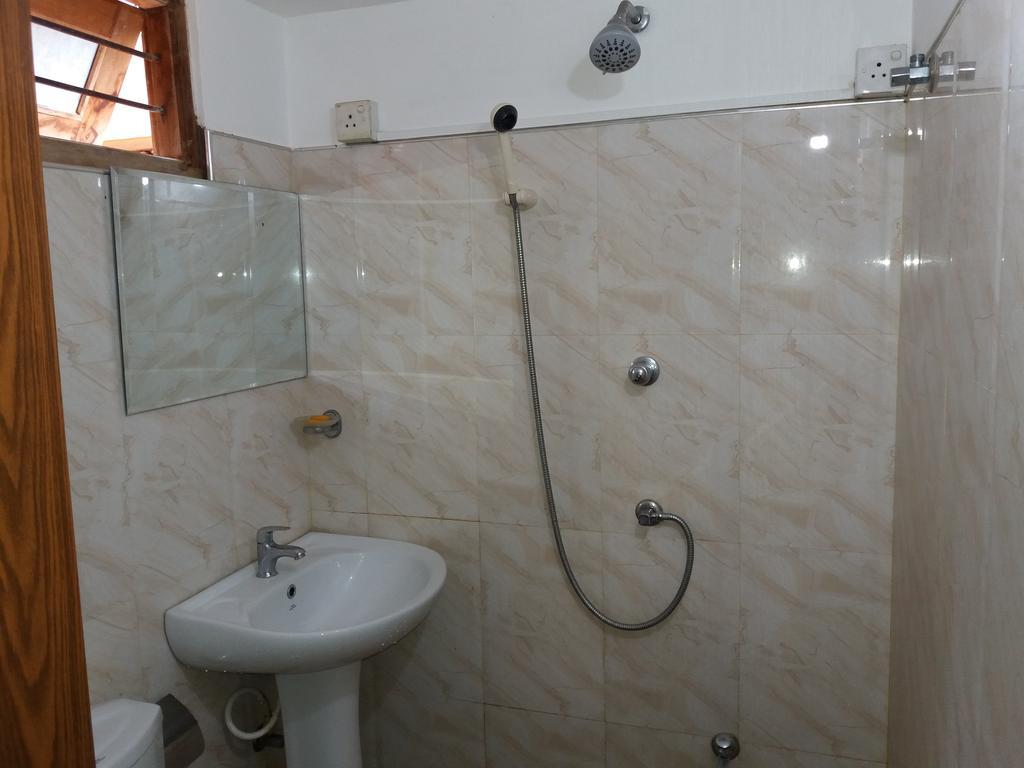 Canal Side Guest House Polonnaruwa Habitación foto